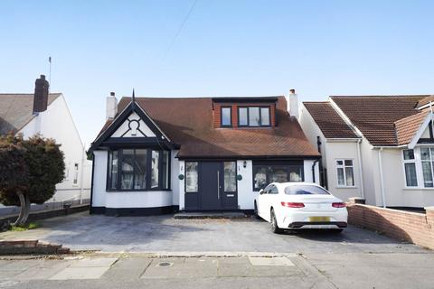 5 bedroom detached bungalow for sale, Westrow Gardens, Seven Kings, IG3 9NF