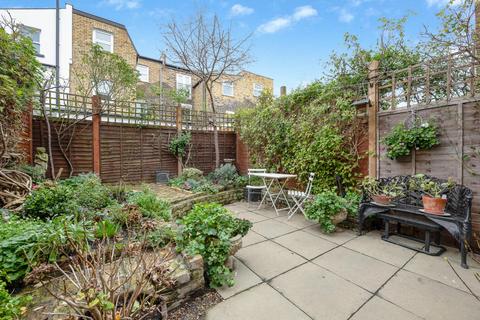 4 bedroom terraced house to rent, Poyntz Road, London SW11