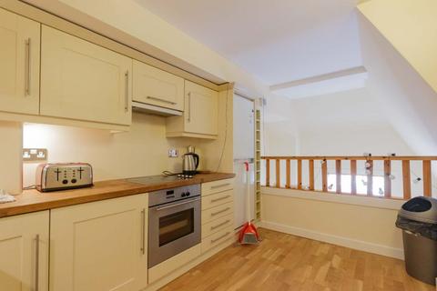 2 bedroom maisonette to rent, 2959L – Drummond Street, Edinburgh, EH8 9TT