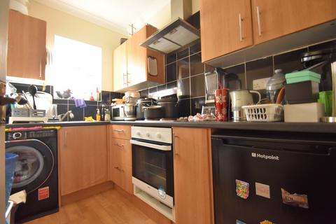 2 bedroom flat to rent, Collingwood Road, Southsea PO5