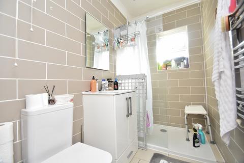 2 bedroom flat to rent, Collingwood Road, Southsea PO5