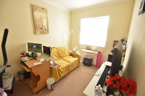 2 bedroom flat to rent, Collingwood Road, Southsea PO5