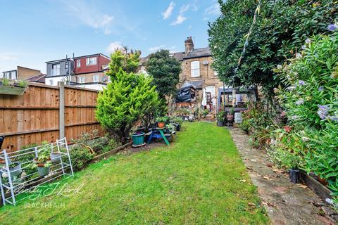 3 bedroom terraced house for sale, Dumbreck Road, London