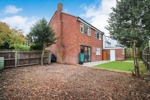 3 bedroom detached house for sale, Oak Road,  Farnborough , GU14