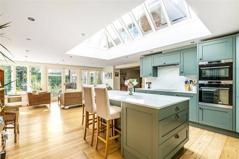 14 Pilgrims Way, Reigate, RH2 9LG