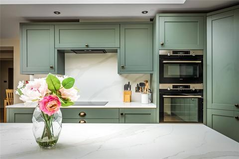 14 Pilgrims Way, Reigate, RH2 9LG