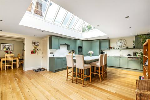 14 Pilgrims Way, Reigate, RH2 9LG