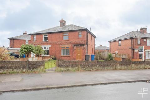 3 bedroom semi-detached house to rent, Dorset Road, Manchester M46