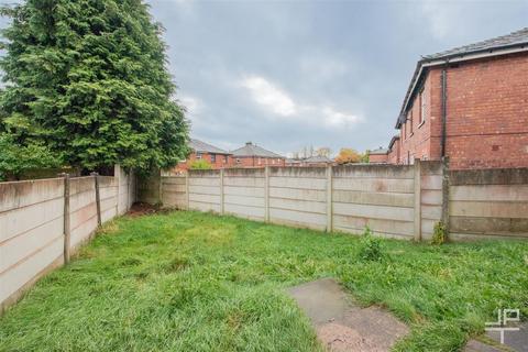 3 bedroom semi-detached house to rent, Dorset Road, Manchester M46