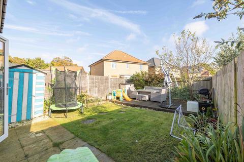 3 bedroom semi-detached house for sale, Canary Grove, Aylesham, CT3