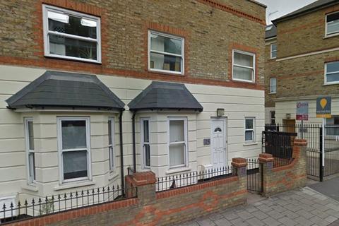 3 bedroom terraced house to rent, Manse Road, London N16