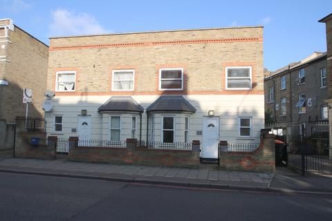 3 bedroom terraced house to rent, Manse Road, London N16