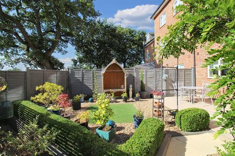 4 bedroom terraced house for sale, St. Michaels Avenue, Aylsham, Norwich