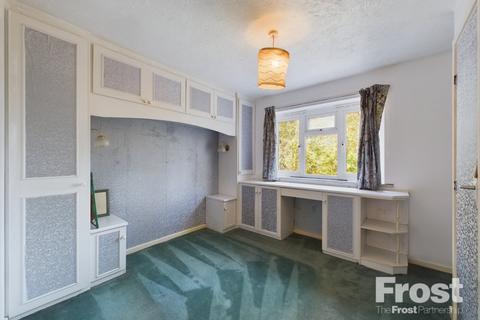 3 bedroom terraced house for sale, The Heathers, Stanwell, Middlesex, TW19