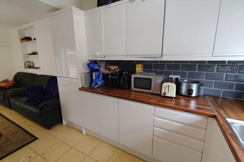 5 bedroom terraced house to rent, Copper Street, Adamsdown, Cardiff