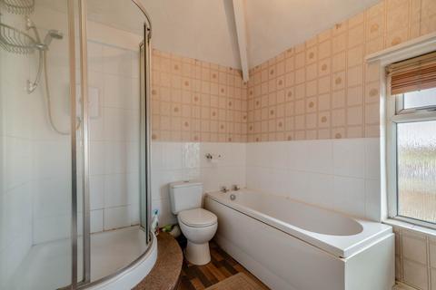 194 Bradford Road, Tingley, Wakefield, WF3 1RX