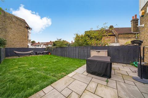 2 bedroom flat to rent, Westwell Road, SW16