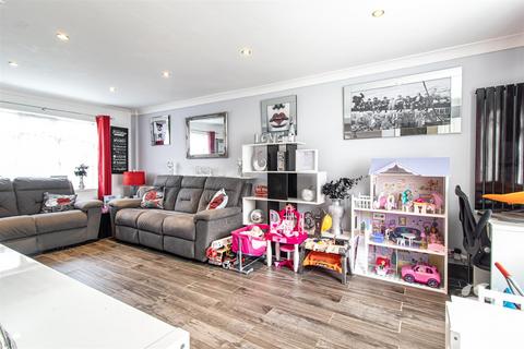 2 bedroom terraced house for sale, Long Acre, Basildon SS14