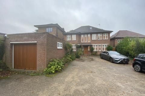 5 bedroom detached house to rent, Aylmer Drive, Stanmore, HA7