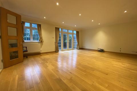 5 bedroom detached house to rent, Aylmer Drive, Stanmore, HA7