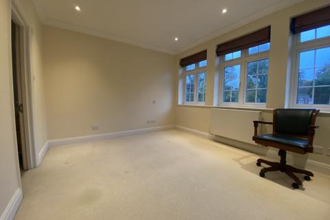 5 bedroom detached house to rent, Aylmer Drive, Stanmore, HA7