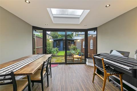 3 Brooklands Place, Hampton Hill, Hampton, TW12 1SA