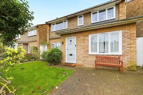 4 bedroom detached house to rent, Albury Close, Hampton