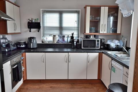 2 bedroom flat for sale, Vine Close, Wolverhampton