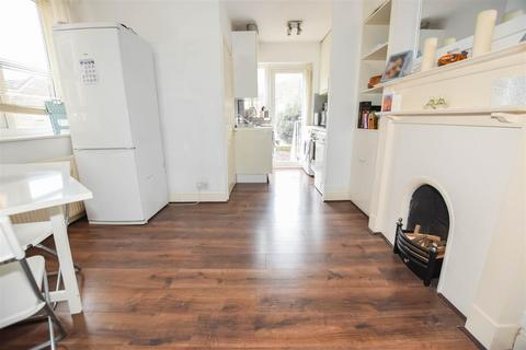 32 Dinton Road, London, SW19 2AP
