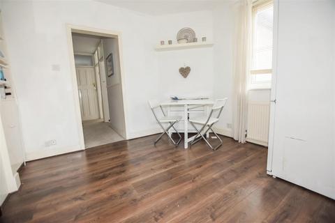 32 Dinton Road, London, SW19 2AP
