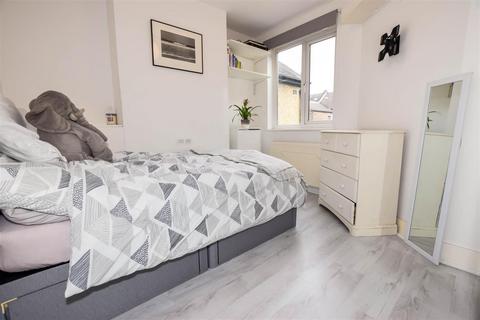 32 Dinton Road, London, SW19 2AP