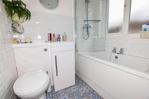 32 Dinton Road, London, SW19 2AP