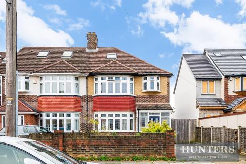 3 bedroom semi-detached house for sale, Burns Way, Hounslow