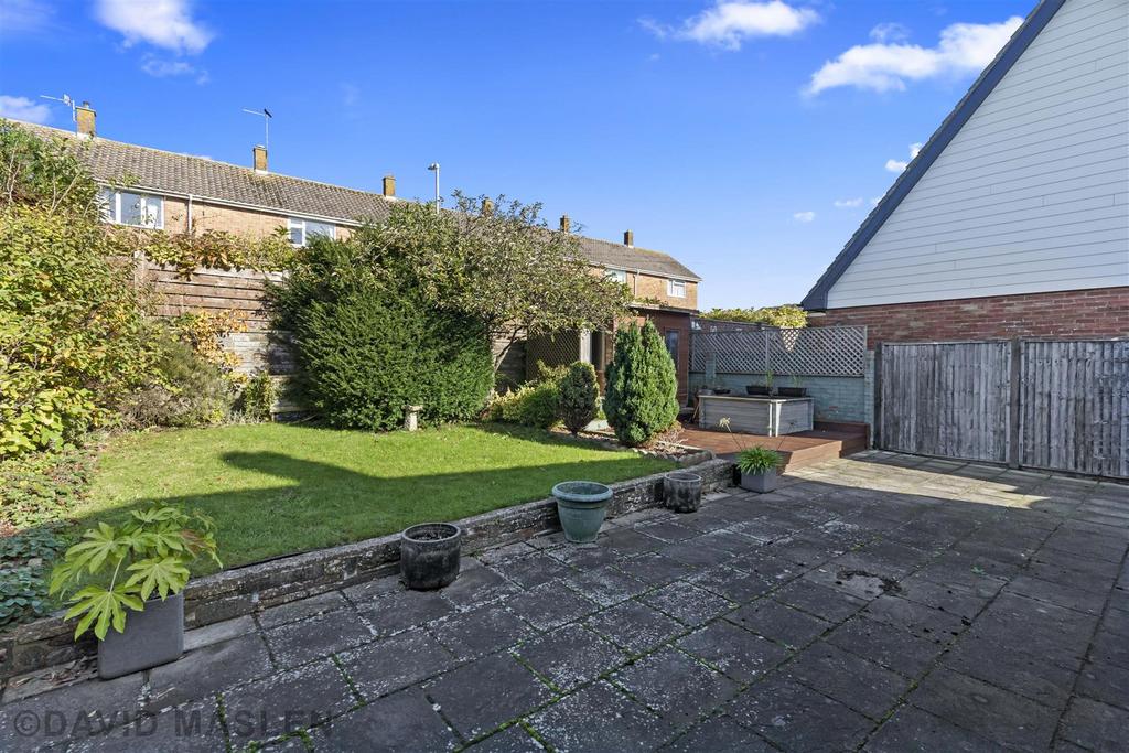 Rear garden (3).jpg