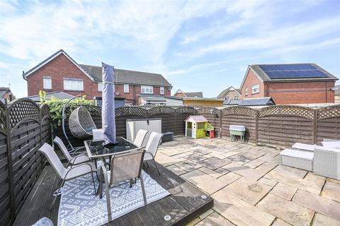 3 bedroom semi-detached house for sale, Barberry Crescent, Netherton