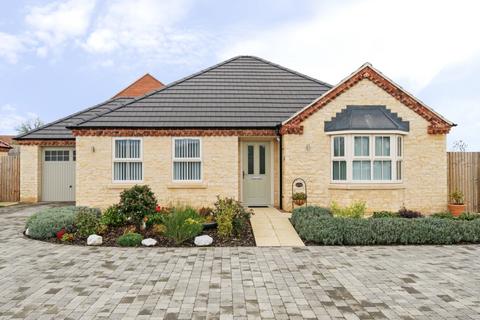 2 bedroom detached bungalow for sale, The Hawthorns, Cranwell, Sleaford, NG34