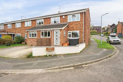 3 bedroom end of terrace house for sale, Meadoway, Buckingham MK18