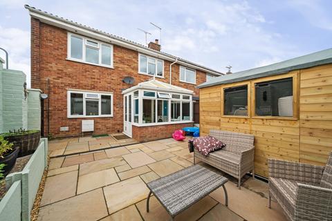 3 bedroom end of terrace house for sale, Meadoway, Buckingham MK18