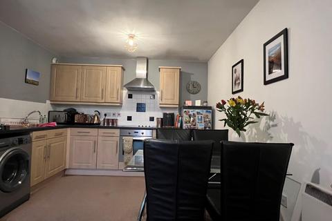 2 bedroom apartment to rent, Redfield Croft, Leigh