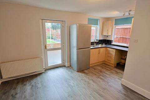 3 bedroom semi-detached house to rent, Lythalls Lane, Coventry - Recently Redecorated Semi