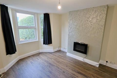 3 bedroom semi-detached house to rent, Lythalls Lane, Coventry - Recently Redecorated Semi