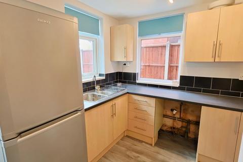 3 bedroom semi-detached house to rent, Lythalls Lane, Coventry - Recently Redecorated Semi