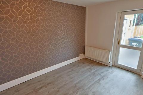 3 bedroom semi-detached house to rent, Lythalls Lane, Coventry - Recently Redecorated Semi