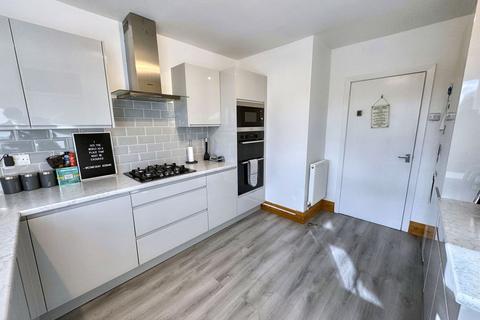 2 bedroom flat for sale, Westfield Street, Tall Trees, M7