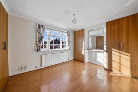 2 bedroom terraced house for sale, Cassiobury Avenue, Feltham TW14