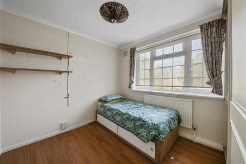53 Cassiobury Avenue, Feltham, TW14 9JE