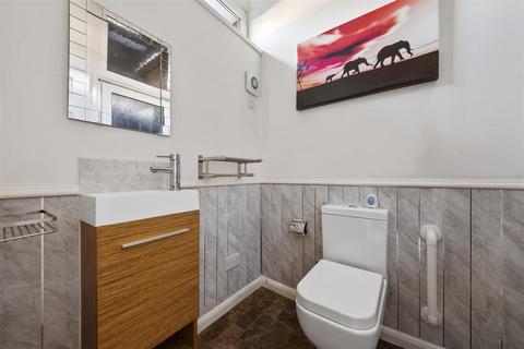 53 Cassiobury Avenue, Feltham, TW14 9JE