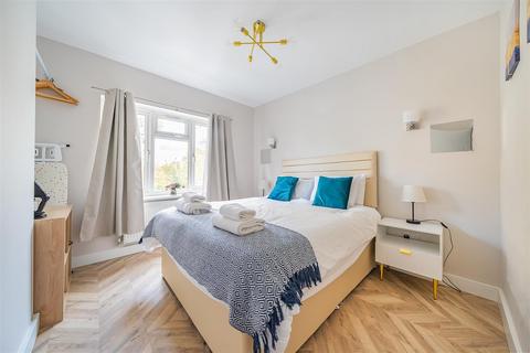 60 Vincent Road, Kingston Upon Thames, KT1 3HJ