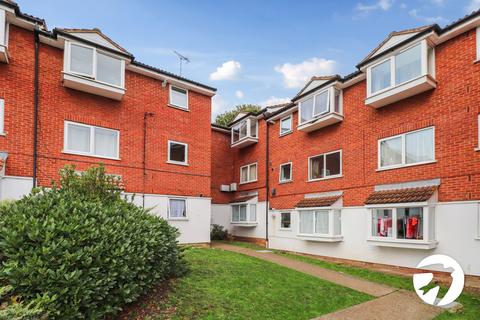 2 bedroom flat for sale, Heathdene Drive, Belvedere, DA17