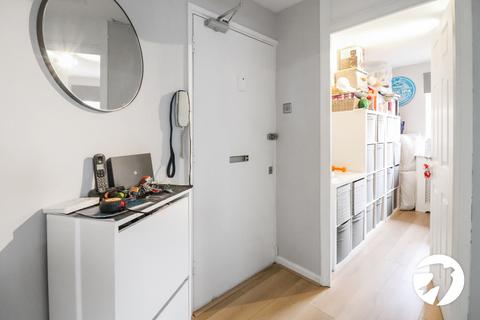 2 bedroom flat for sale, Heathdene Drive, Belvedere, DA17